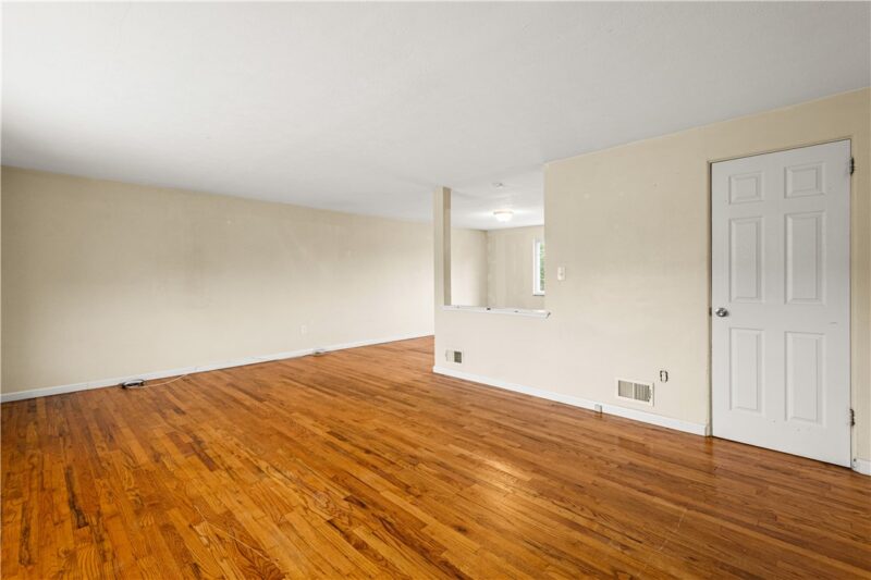 329 Macassar Dr — photo 4