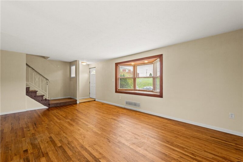 329 Macassar Dr — photo 5