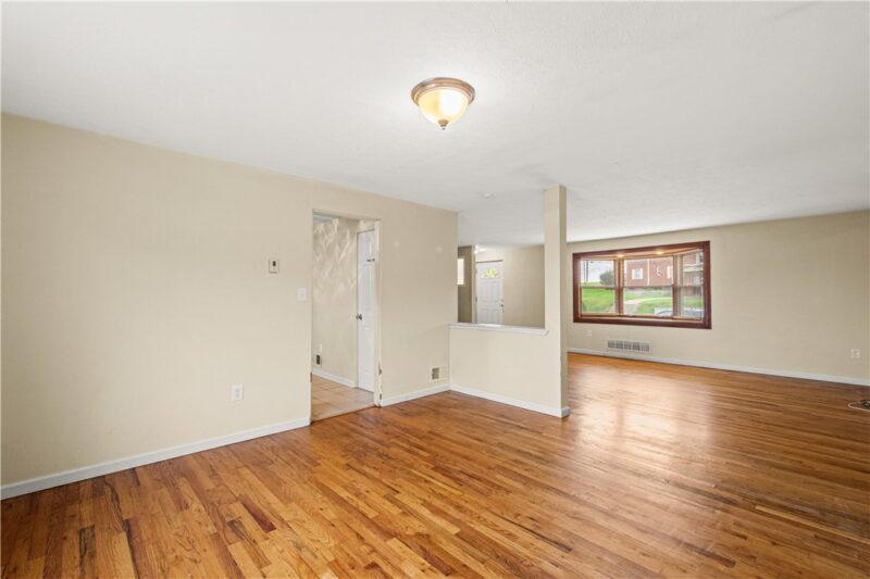 329 Macassar Dr — photo 8