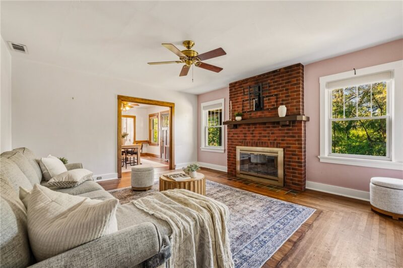 218 Elmore Rd — photo 4