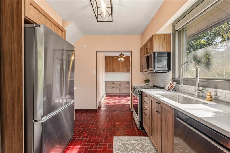 218 Elmore Rd — photo 6