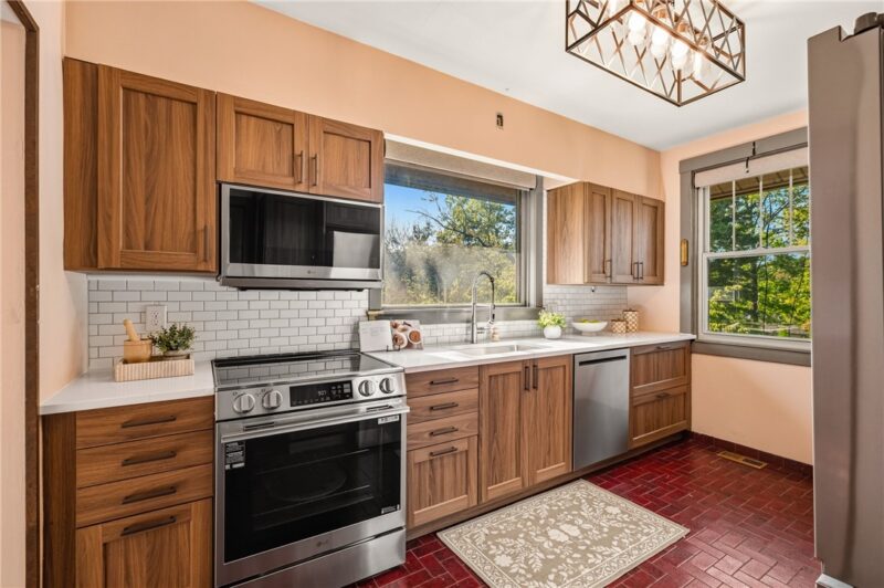 218 Elmore Rd — photo 8