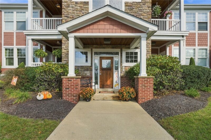 282 Berkeley Way — photo 2