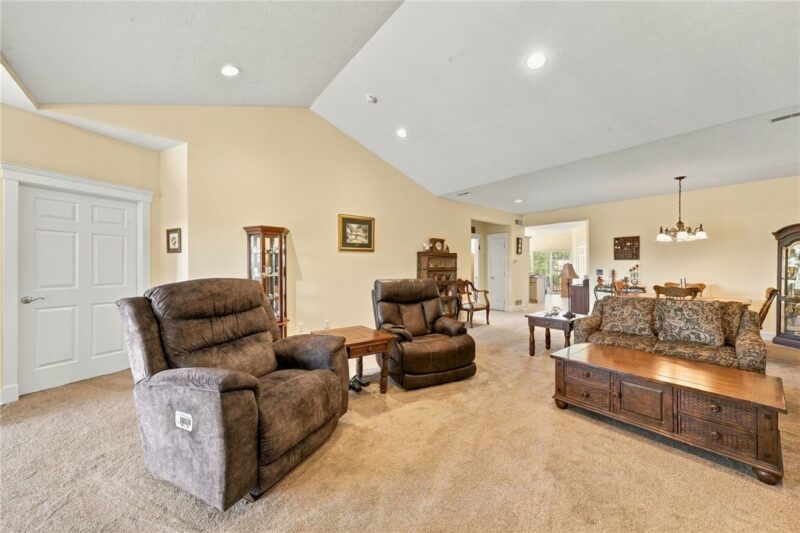 282 Berkeley Way — photo 4