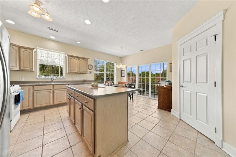 282 Berkeley Way — photo 8