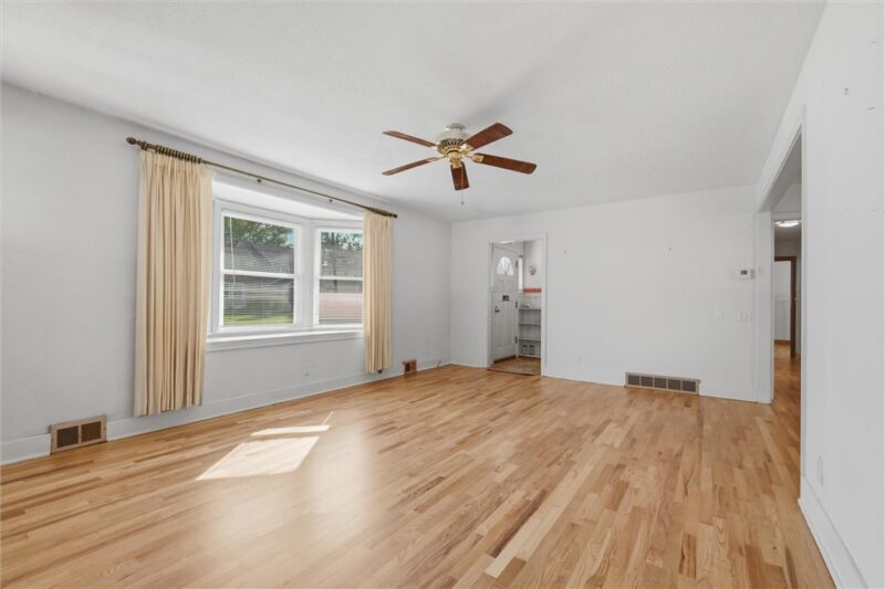 221 E Edgewood Avenue — photo 3