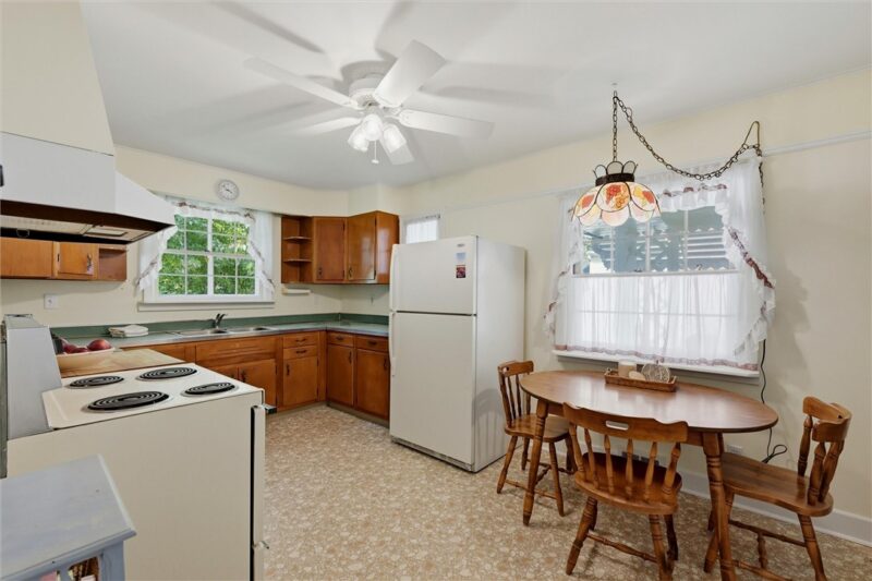 221 E Edgewood Avenue — photo 8