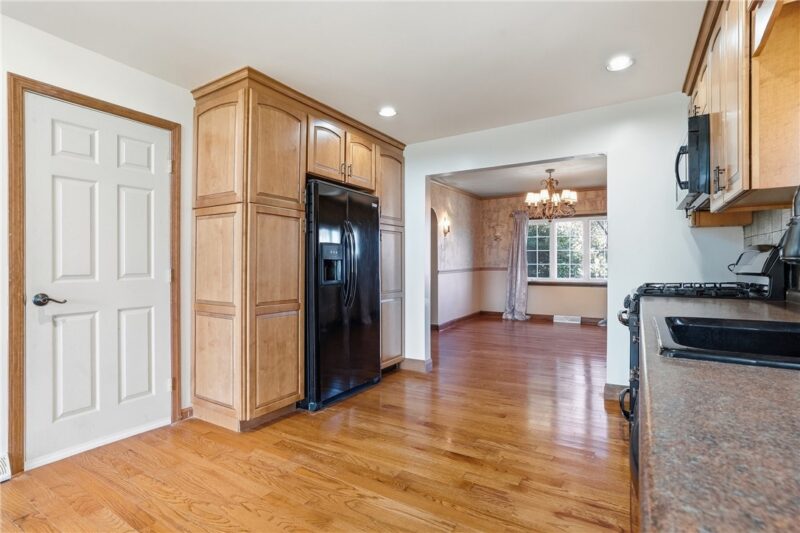 772 Campbell Avenue — photo 8