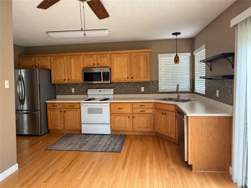 710 Bush Dr — photo 4