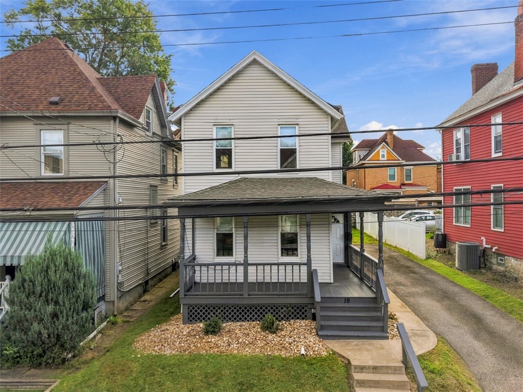 19 Hawthorne Ave — photo 1