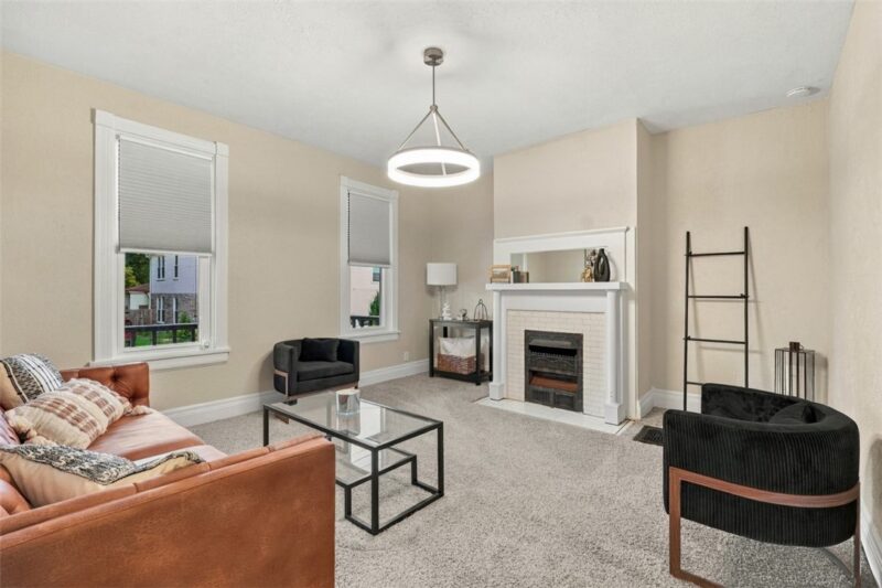 19 Hawthorne Ave — photo 3