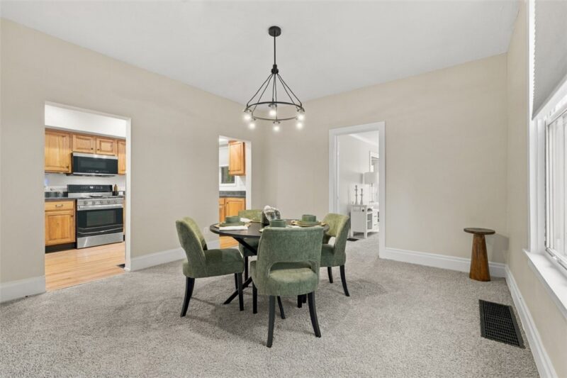 19 Hawthorne Ave — photo 4
