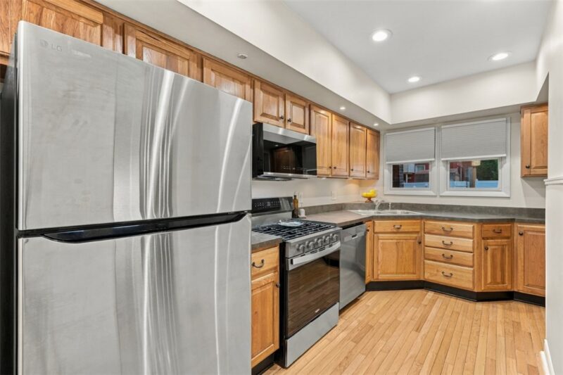 19 Hawthorne Ave — photo 5