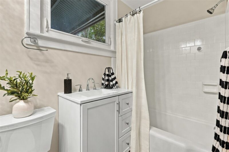 19 Hawthorne Ave — photo 7