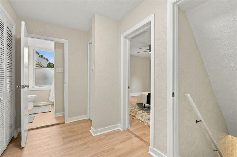 19 Hawthorne Ave — photo 8