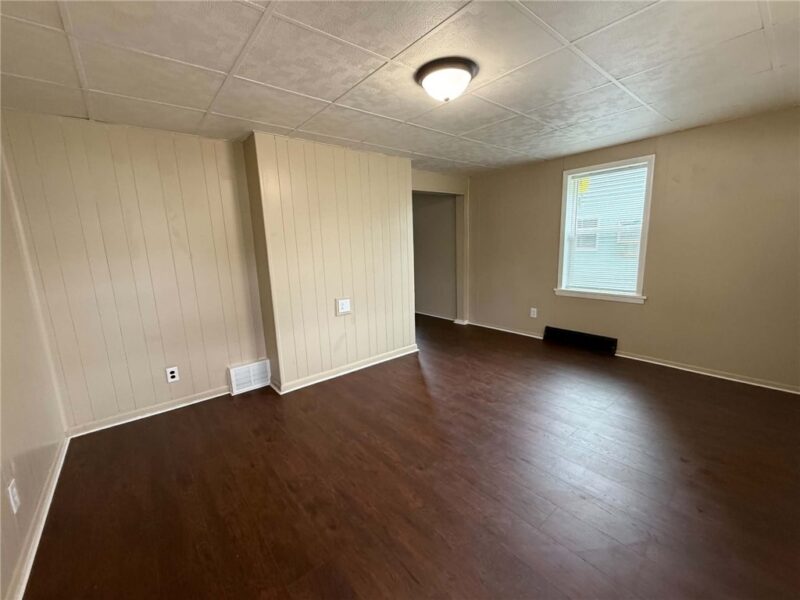 411 EAST AVE — photo 3