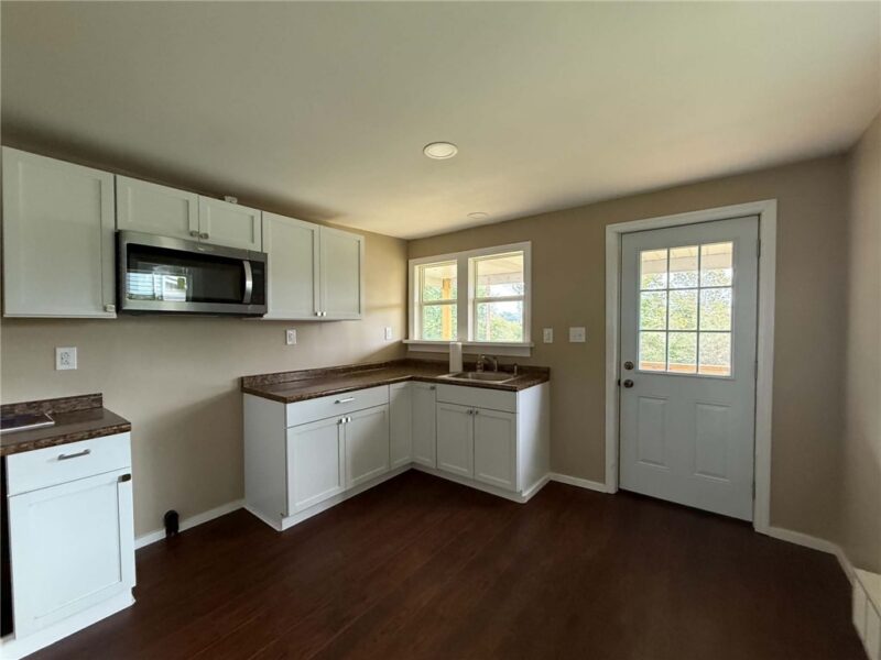 411 EAST AVE — photo 5