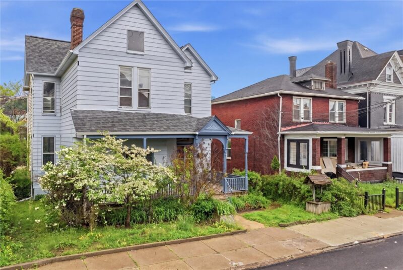 153 Comrie Ave — photo 2