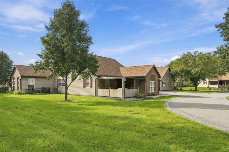 133 Barrington Drive — photo 4