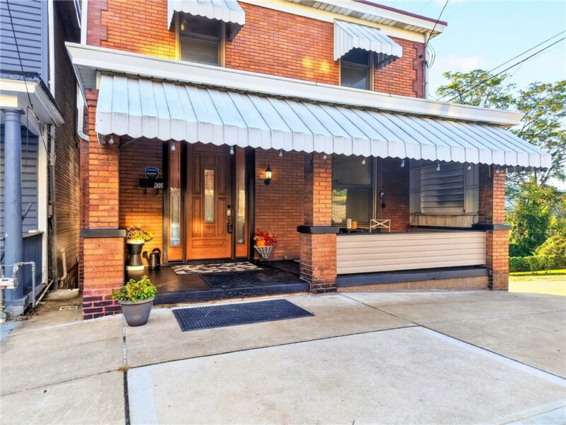 100 Thompson Ave — photo 3