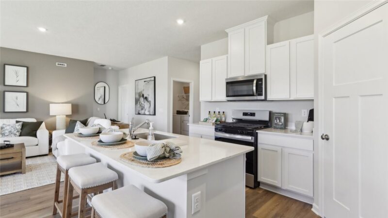 367 Gleneagles Drive — photo 3
