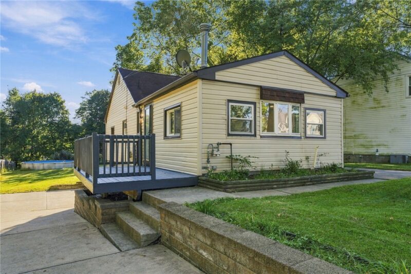 430 Cottage Ln — photo 3