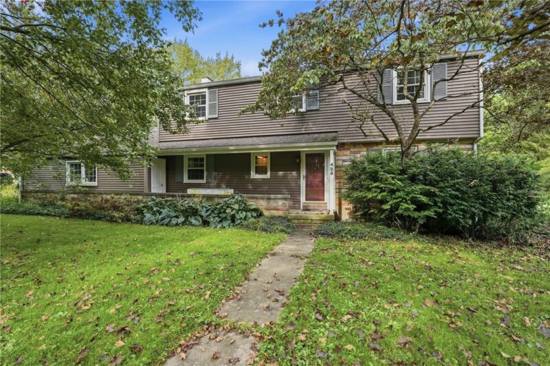 425 Vogan Drive — photo 2