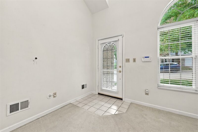 599 Newport Dr — photo 5