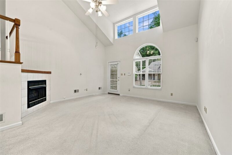 599 Newport Dr — photo 8