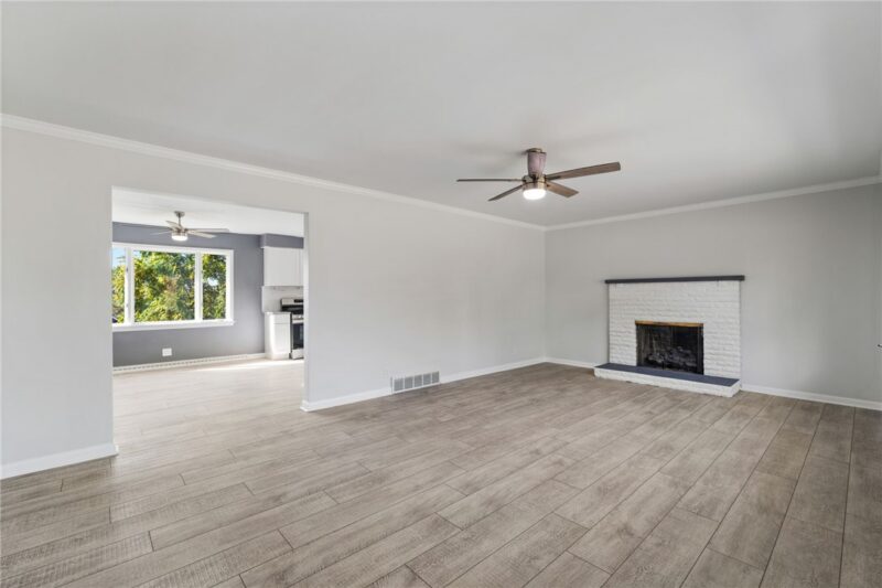 126 E Edison Avenue — photo 5