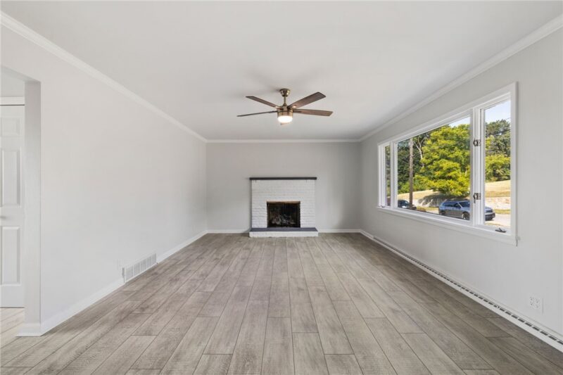 126 E Edison Avenue — photo 6
