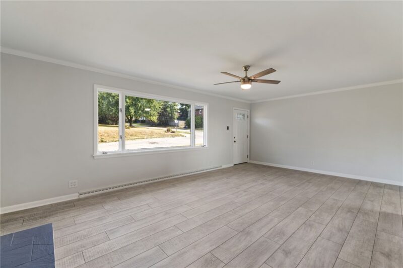 126 E Edison Avenue — photo 8