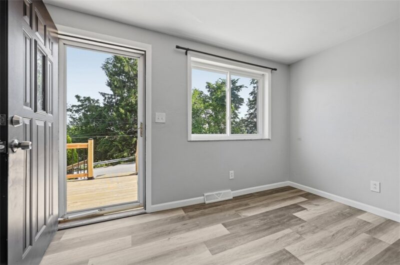 133 Phyllis Drive — photo 2