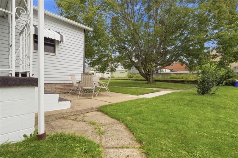 814 Graham St — photo 5