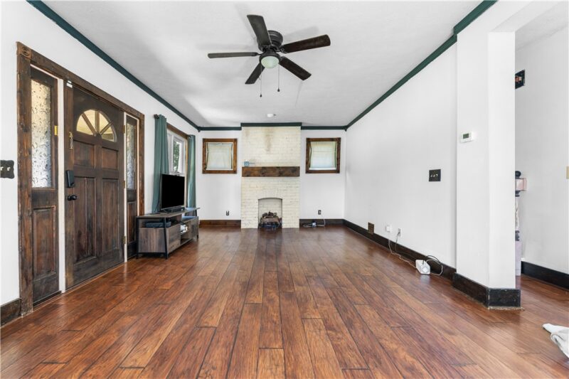 701 Stanley Ave — photo 3