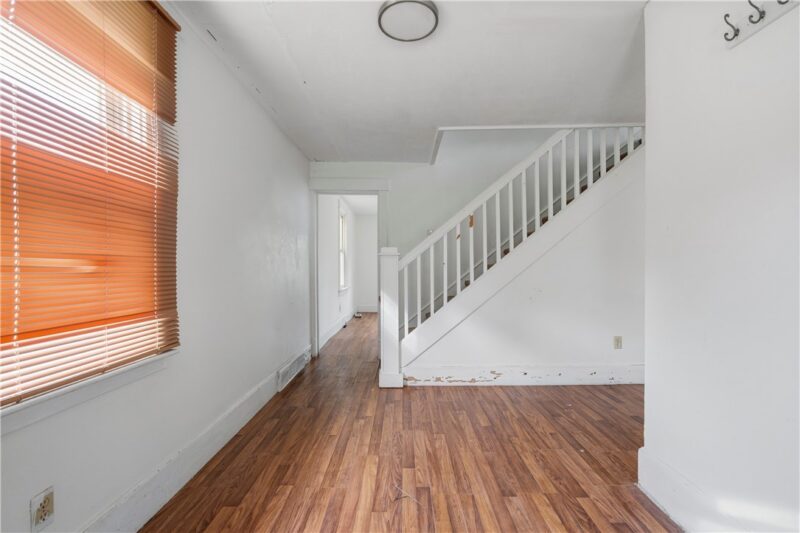 3302 N 31st Ave — photo 3