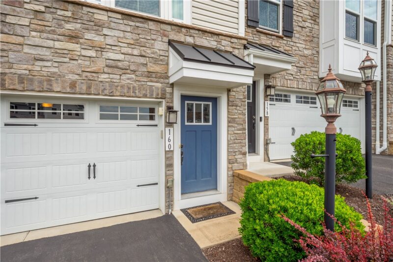 160 Cole Dr — photo 2