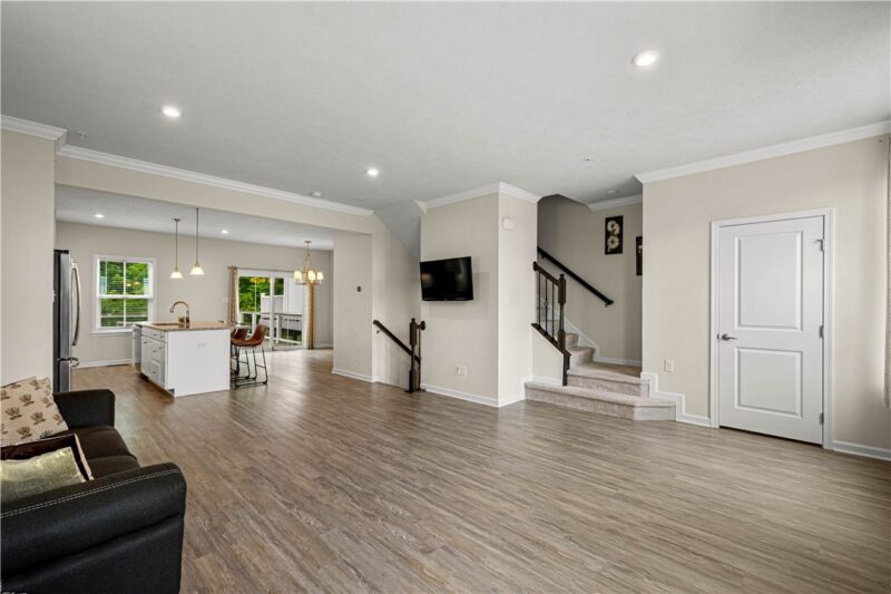 160 Cole Dr — photo 4