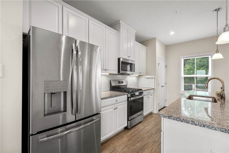 160 Cole Dr — photo 6