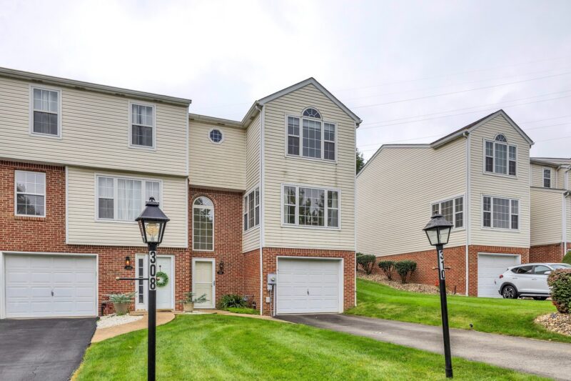 310 Links COURT — photo 2