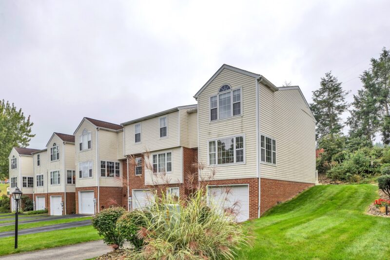 310 Links COURT — photo 3
