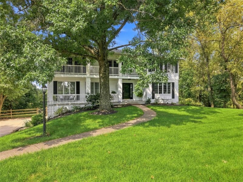 105 Bentley Dr — photo 2