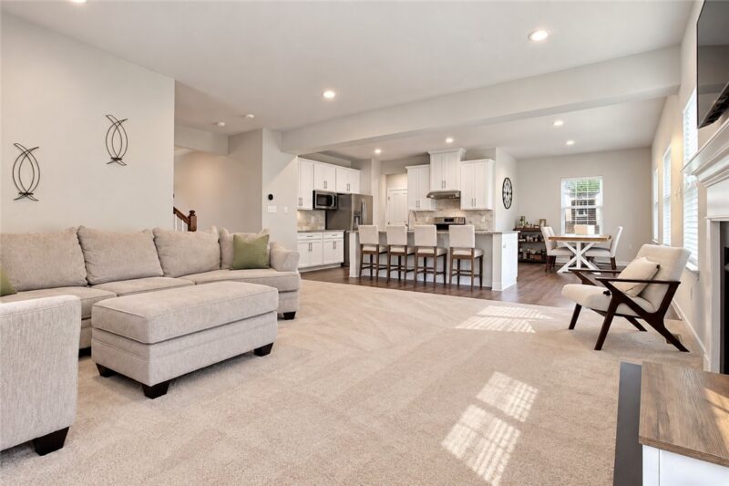 558 Dogwood Ln — photo 2