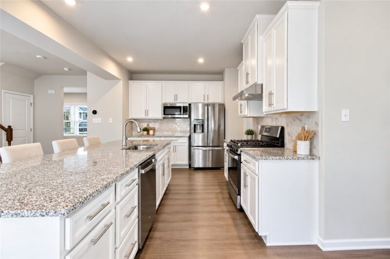 558 Dogwood Ln — photo 3