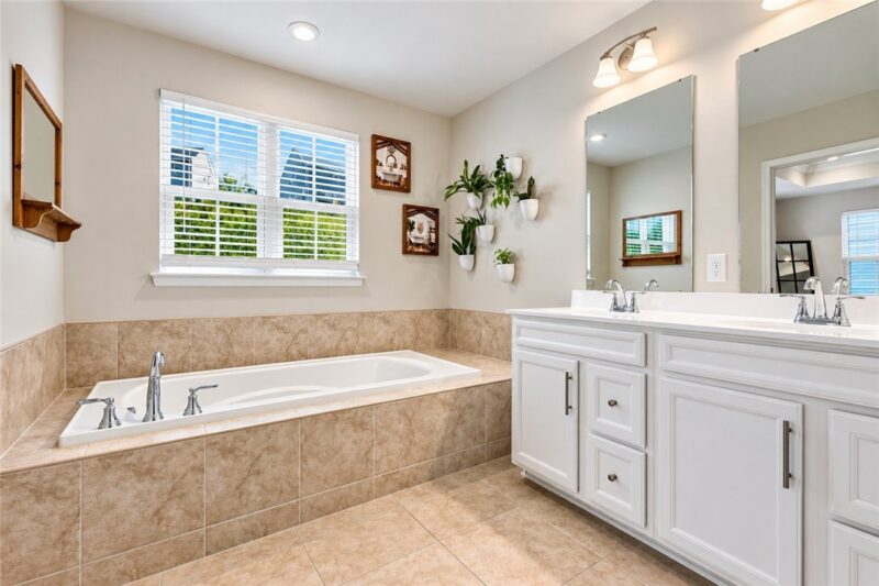 558 Dogwood Ln — photo 8