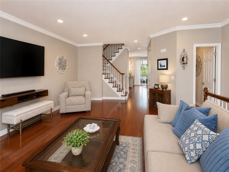 575 E Vanderbilt — photo 3