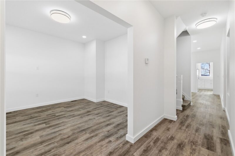 125 Hawkins Ave — photo 2