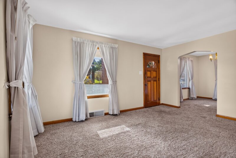 642 Dewey AVENUE — photo 6