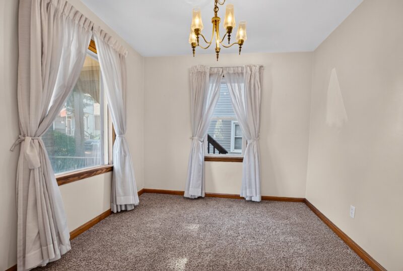 642 Dewey AVENUE — photo 7