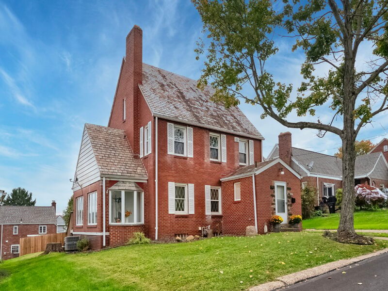 413 Charles AVENUE — photo 2